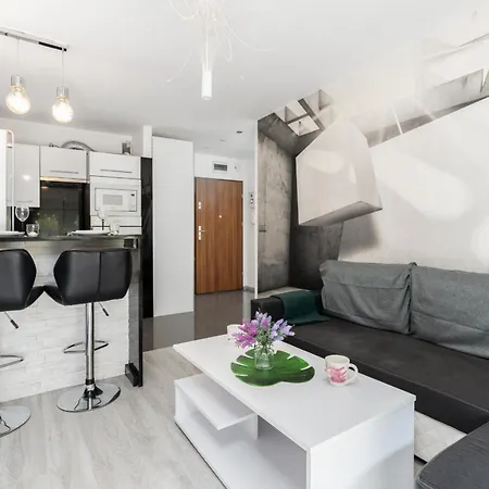 Апартаменты Nowy Konduktorska Z Parkingiem I Ogrodkiem - W Spokojnej Dzielnicy By Renters