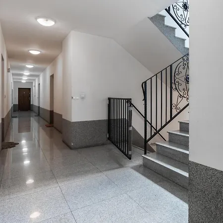 Nowy Konduktorska Z Parkingiem I Ogrodkiem - W Spokojnej Dzielnicy By Renters Apartment *