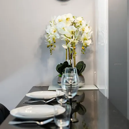 Nowy Konduktorska Z Parkingiem I Ogrodkiem - W Spokojnej Dzielnicy By Renters *