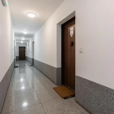 Apartment Nowy Konduktorska Z Parkingiem I Ogrodkiem - W Spokojnej Dzielnicy By Renters *