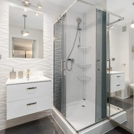 Nowy Konduktorska Z Parkingiem I Ogrodkiem - W Spokojnej Dzielnicy By Renters