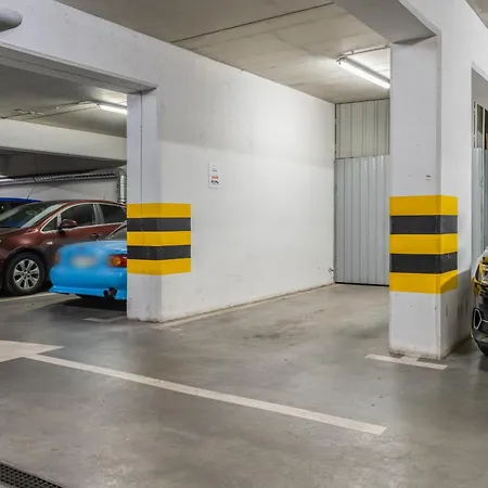 Nowy Konduktorska Z Parkingiem I Ogrodkiem - W Spokojnej Dzielnicy By Renters Appartement