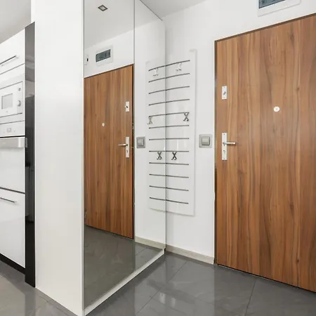 Nowy Konduktorska Z Parkingiem I Ogrodkiem - W Spokojnej Dzielnicy By Renters * Wrocław